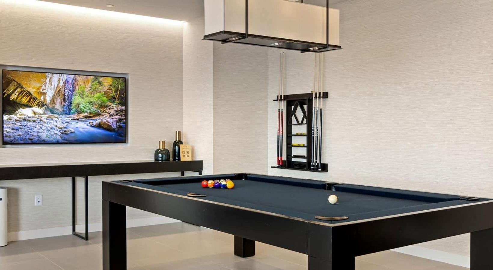 High-Rise Apt Raleigh Free Parking & Sunset View 1 외부 사진