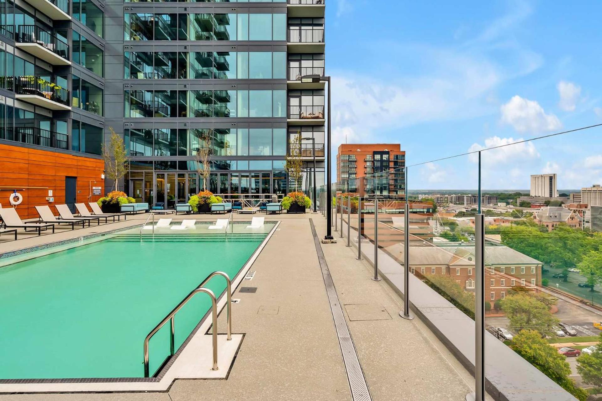 High-Rise Apt Raleigh Free Parking & Sunset View 1 외부 사진