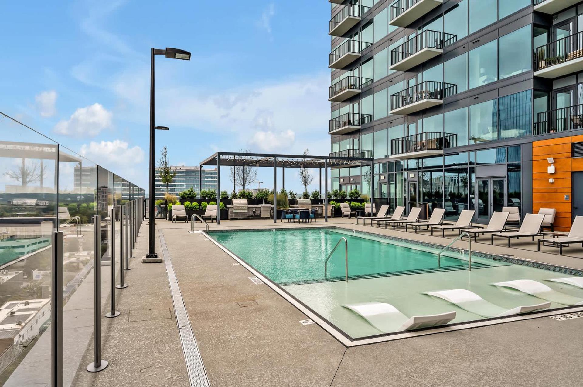 High-Rise Apt Raleigh Free Parking & Sunset View 1 외부 사진