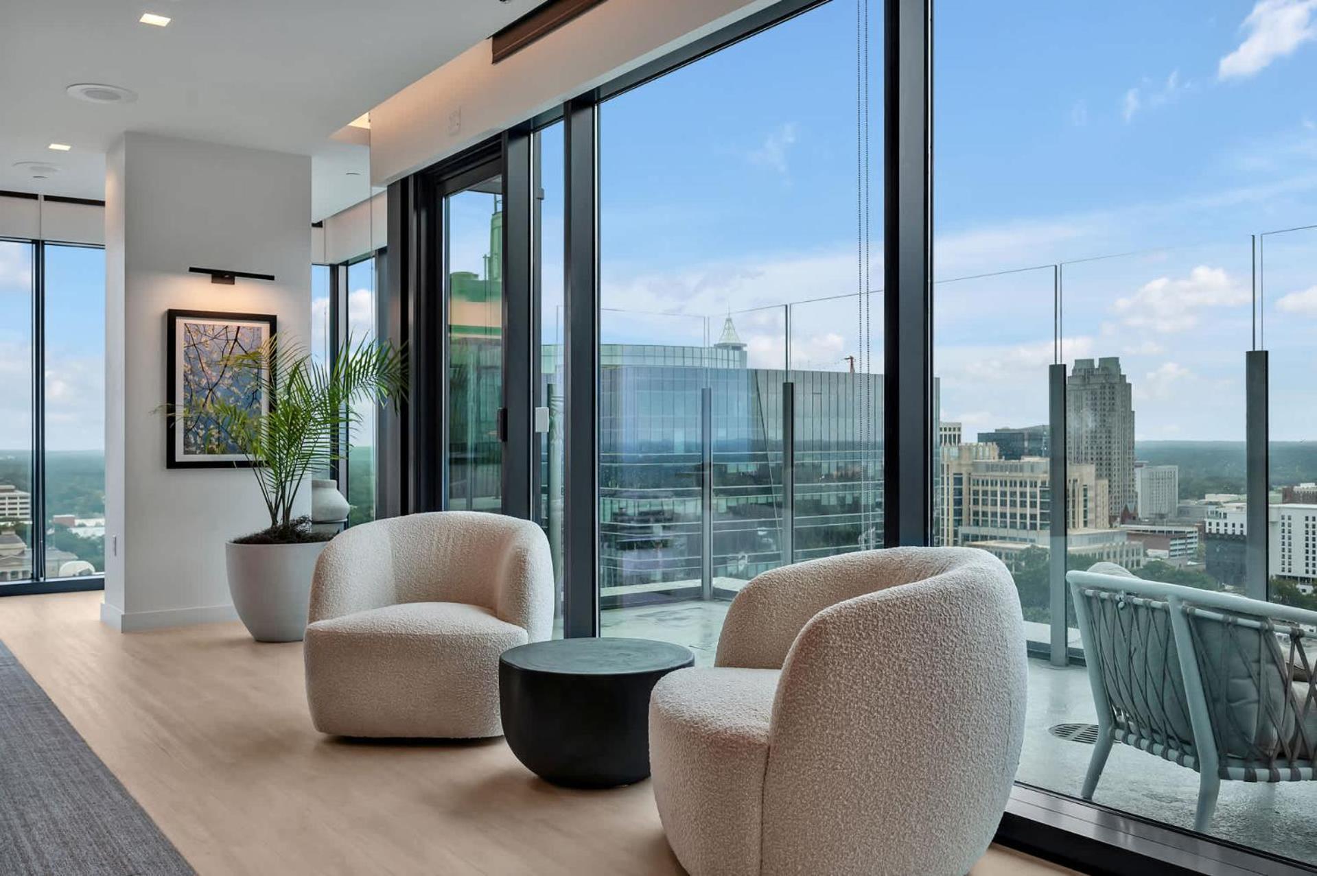 High-Rise Apt Raleigh Free Parking & Sunset View 1 외부 사진