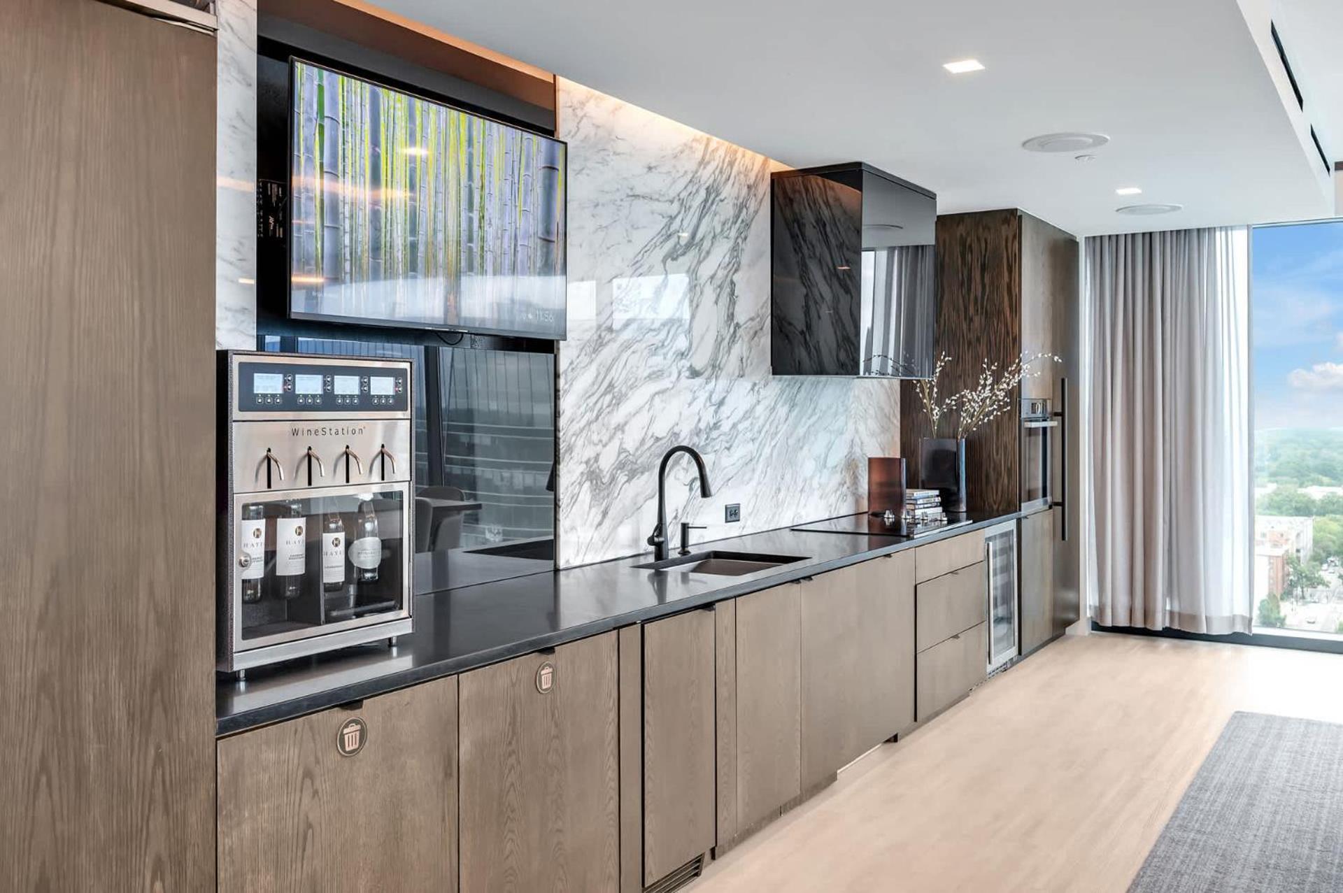 High-Rise Apt Raleigh Free Parking & Sunset View 1 외부 사진
