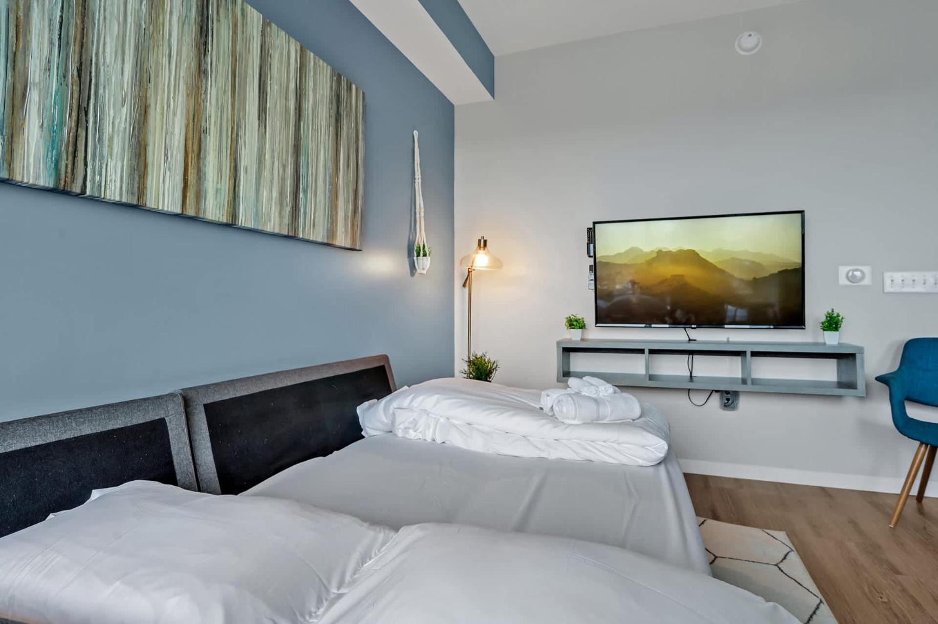 High-Rise Apt Raleigh Free Parking & Sunset View 1 외부 사진