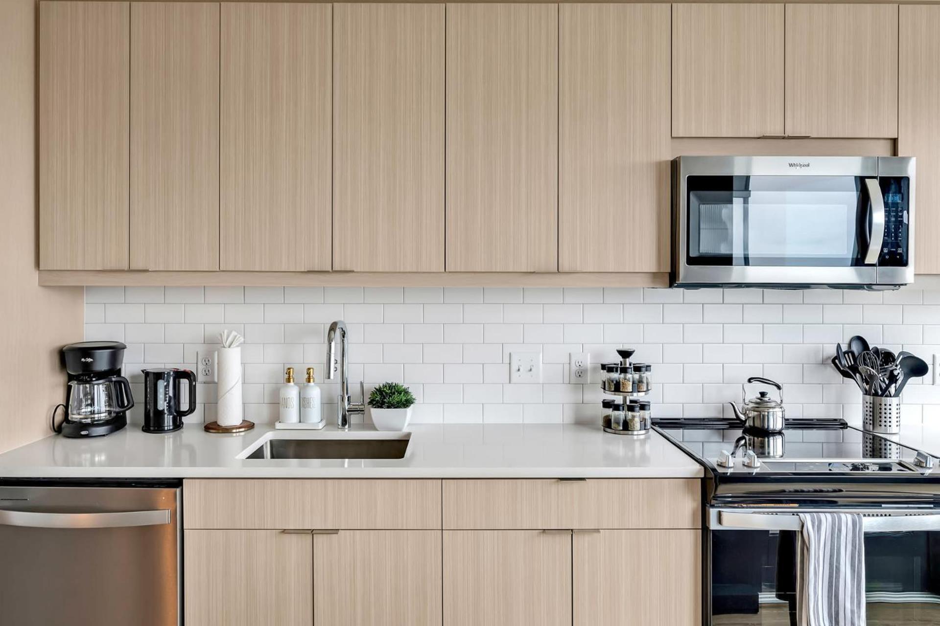 High-Rise Apt Raleigh Free Parking & Sunset View 1 외부 사진
