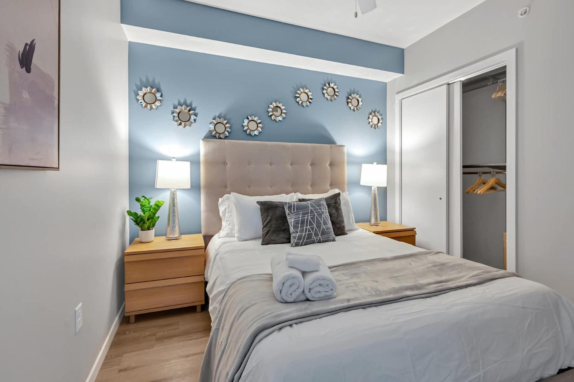 High-Rise Apt Raleigh Free Parking & Sunset View 1 외부 사진