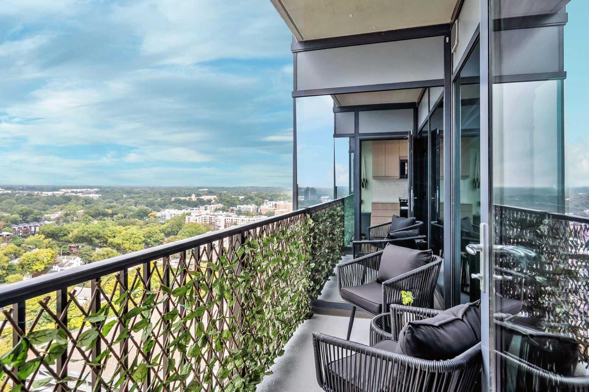 High-Rise Apt Raleigh Free Parking & Sunset View 1 외부 사진