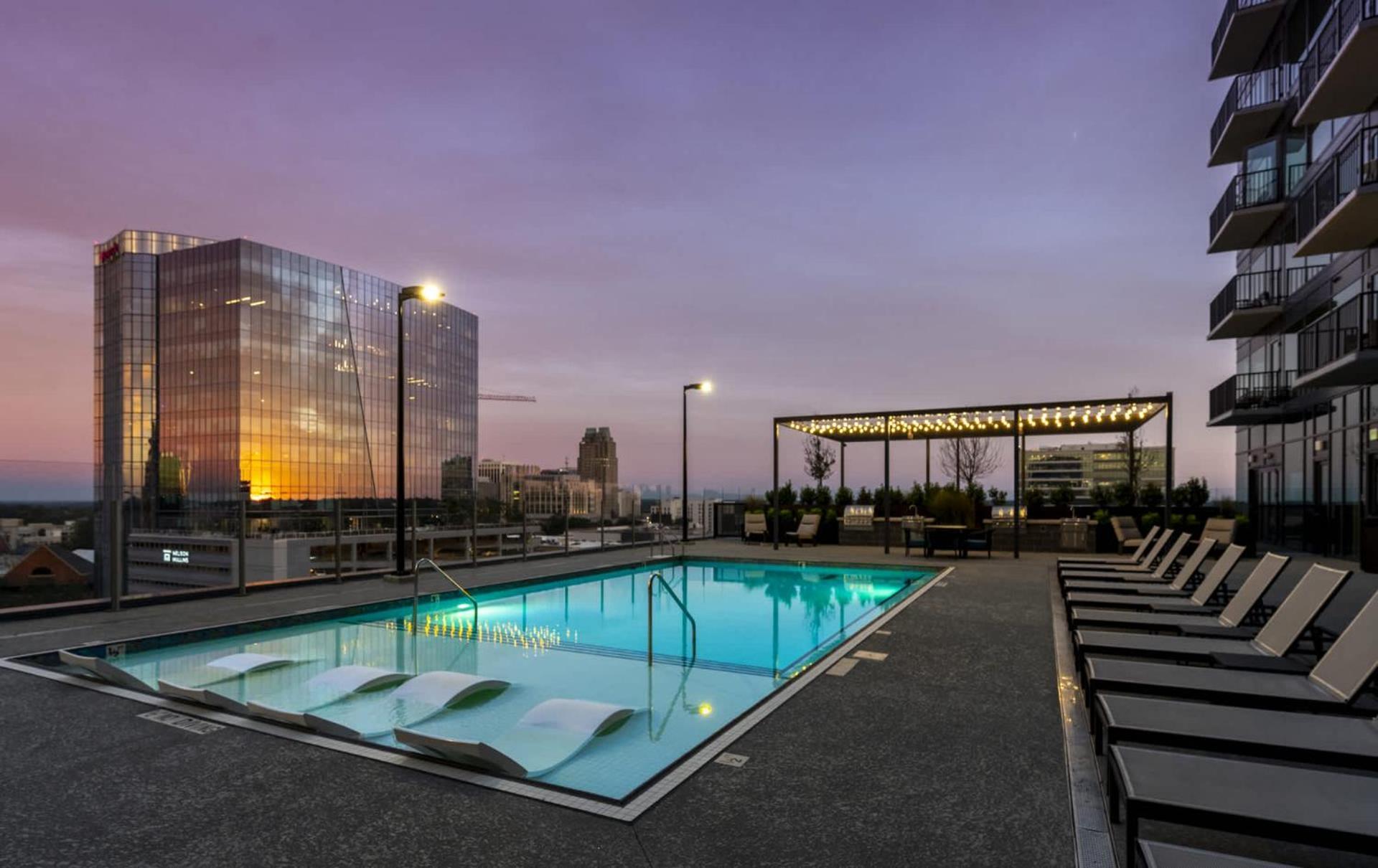 High-Rise Apt Raleigh Free Parking & Sunset View 1 외부 사진