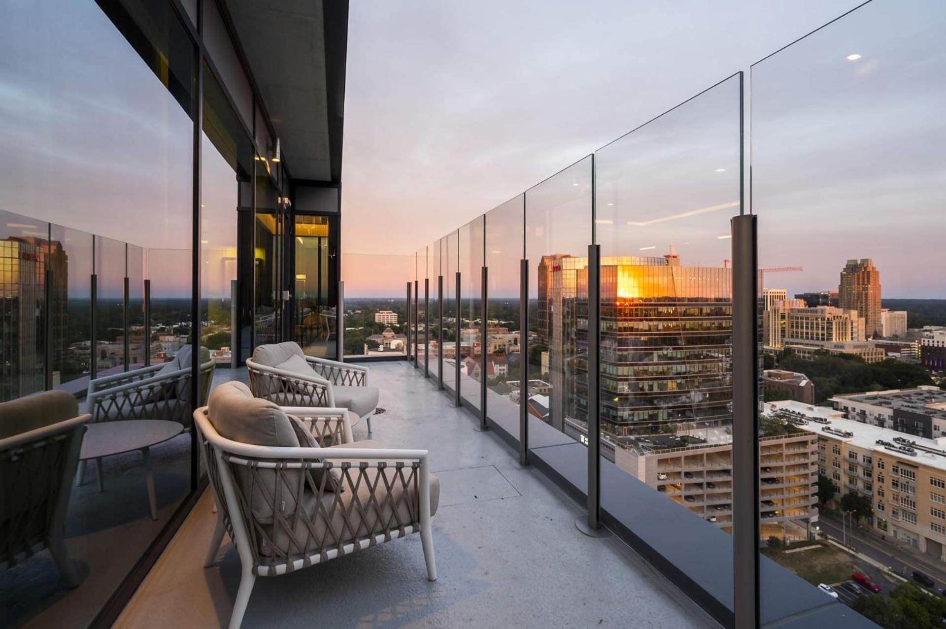High-Rise Apt Raleigh Free Parking & Sunset View 1 외부 사진